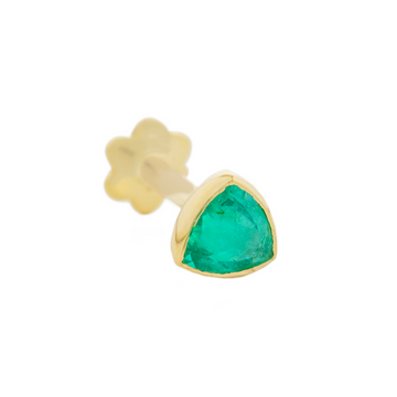 GOLD PIERCING WITH A ONE OF A KIND EMERALD STONE. THE STONE COLOR IS AN INTENSE GREEN.