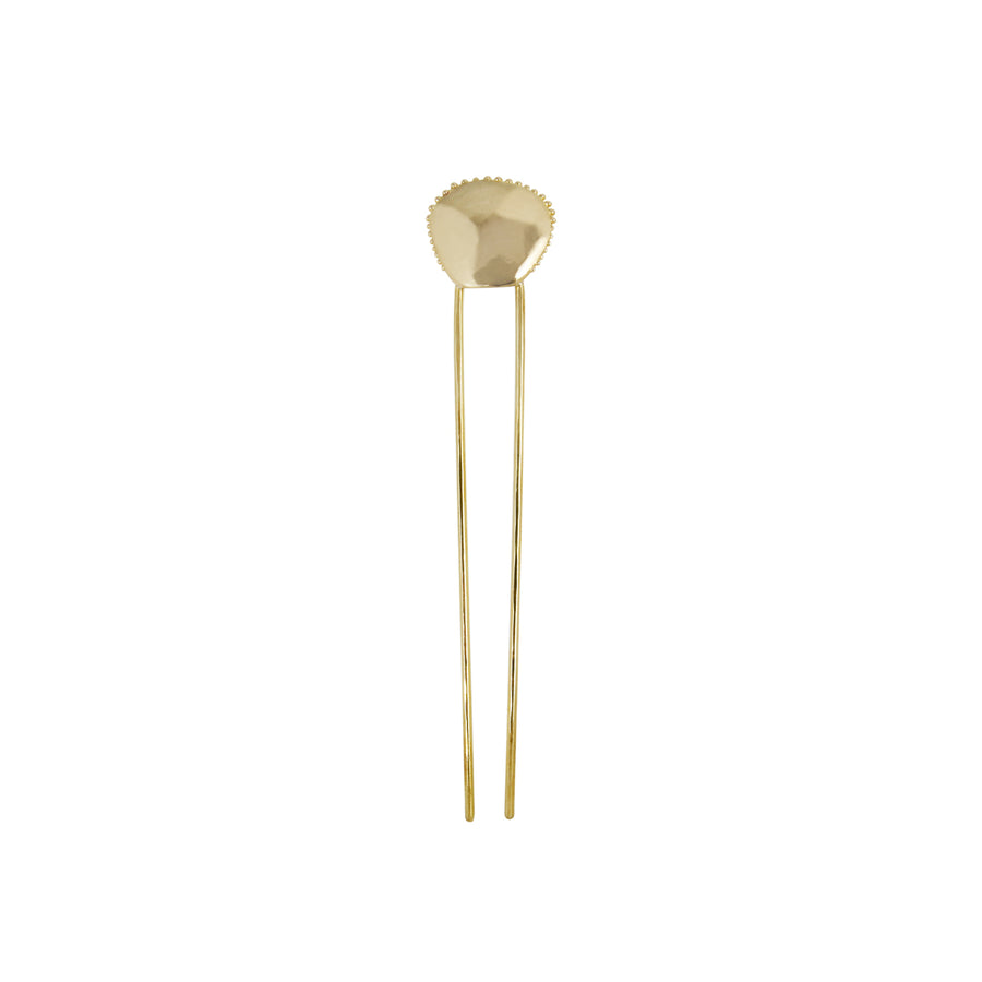 Brass shell shaped brass charm on brass wire