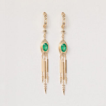 YELLOW GOLD LONG EARRING WITH ONE OVALE GREEN EMERALD AND DIAMONDS