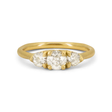 Rich 18k yellow gold holding 3 brilliantly gleaming Old European Cut White Diamonds