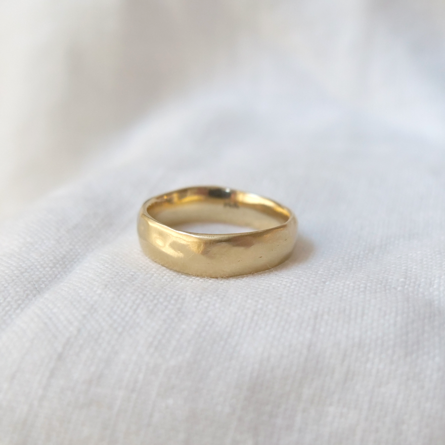 Thick Wavy Band