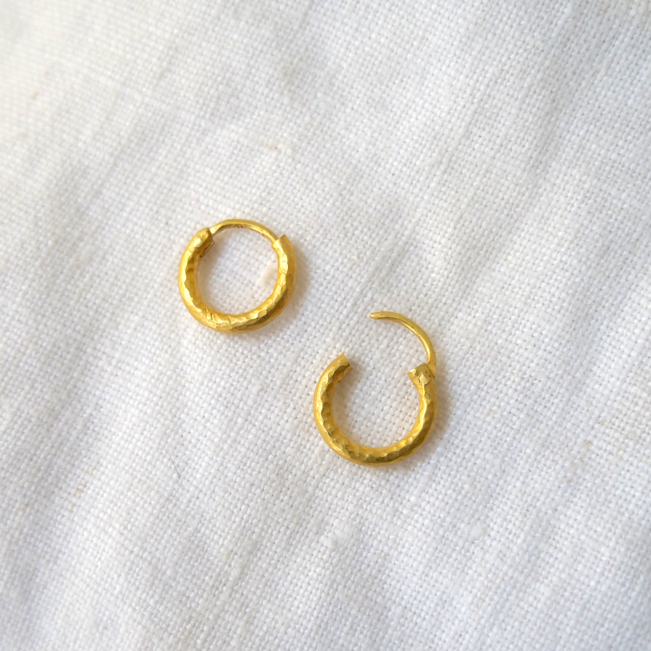 Hammered 20K Gold Hoops | White Cloud Co. – Marisa Mason