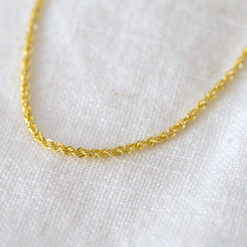 A sparkling everyday chain- this 'twisted' rope style is enhanced even more by diamond-cut facets, giving it a perfect subtle shimmer. Approx. 1.4mm wide.