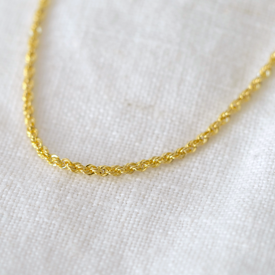 A sparkling everyday chain- this 'twisted' rope style is enhanced even more by diamond-cut facets, giving it a perfect subtle shimmer. Approx. 1.4mm wide.