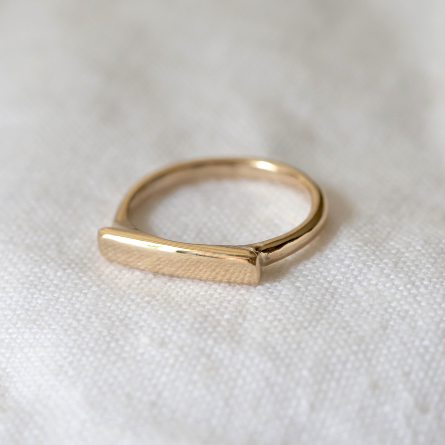 14k ring has a perfectly engravable smooth face.