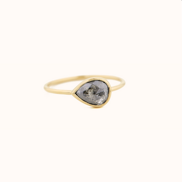 GOLD FAYE RING WITH A ROSECUT GREY DIAMOND