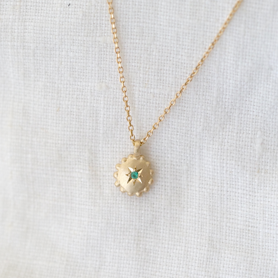  solid 14k gold sweet dotted pendant bead set with a emerald