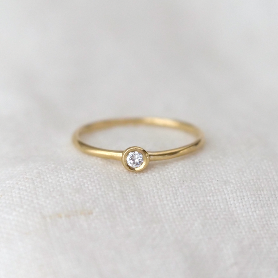 lightweight 14k gold band with a gorgeous 2.5mm white diamond bezel set in the center