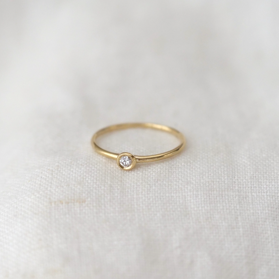 lightweight 14k gold band with a gorgeous 2.5mm white diamond bezel set in the center