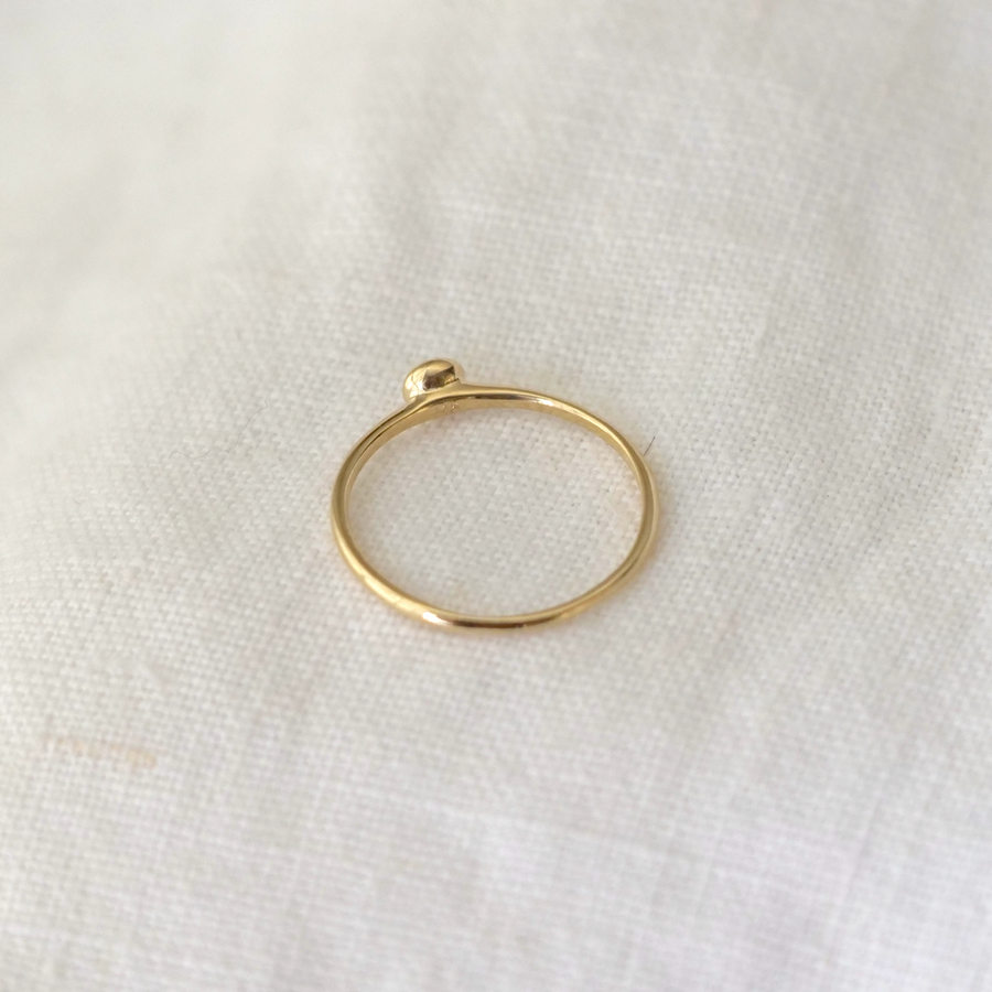 lightweight 14k gold band with a gorgeous 2.5mm white diamond bezel set in the center