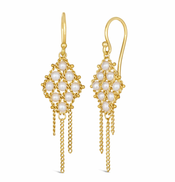 These textile woven pearl drops combine warm 18K gold with soft white fresh water pearls for a beautifully wearable and special set of drop earrings.