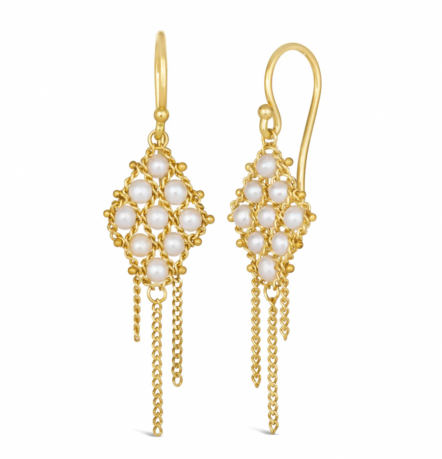 These textile woven pearl drops combine warm 18K gold with soft white fresh water pearls for a beautifully wearable and special set of drop earrings.