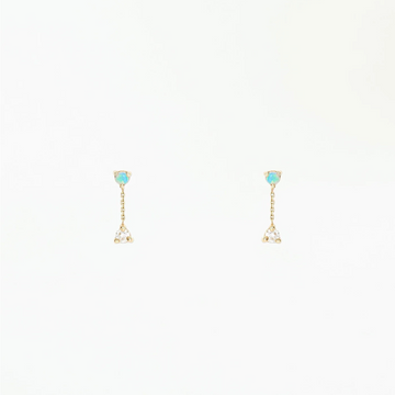 Two stones, a diamond and an opal, are linked by an elegant gold chain