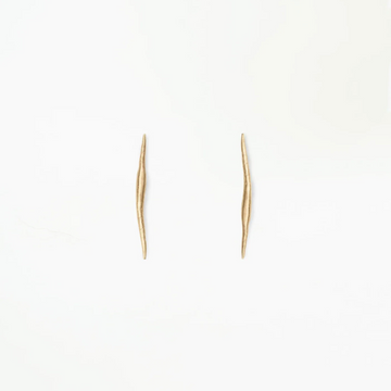 elongated mini wisp of gold is the perfect everyday accent for your ear