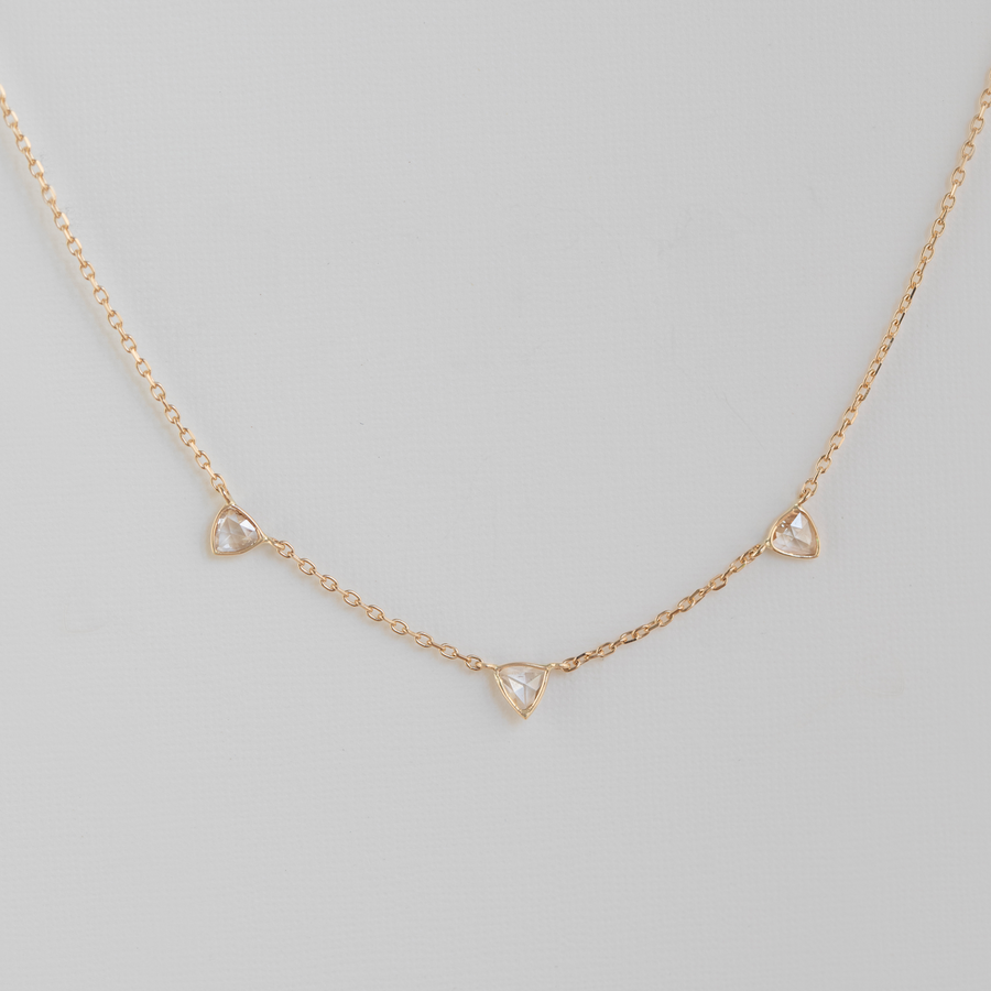 14K LIGHT YELLOW GOLD CHAIN NECKLACE WITH THREE DIAMONDS ROSE CUT.