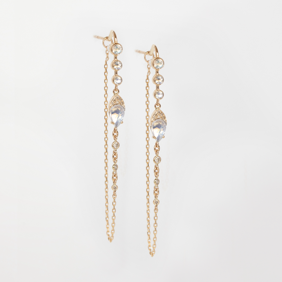 YELLOW GOLD LONG EARRING WITH Moonstones.