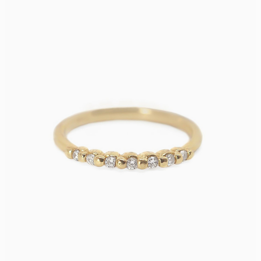 7 sparkling diamonds are set in this solid gold ring in a shared prong style setting