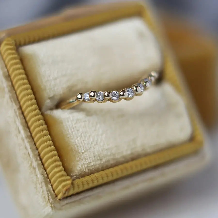 Timeless 7 Diamond Contour Band