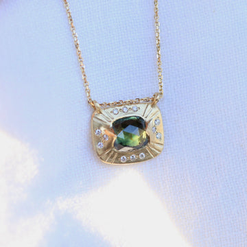 ethically sourced Australian Parti blue green yellow sapphire set in 18K yellow gold and accented with ethically sourced diamonds