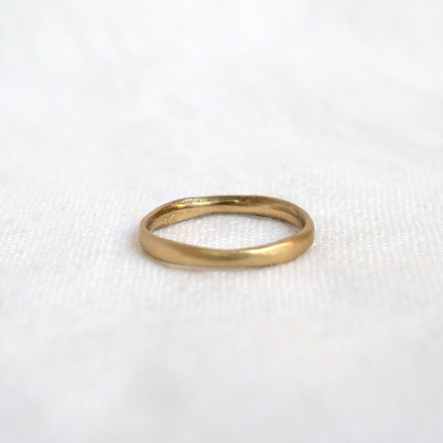 Delicate Wavy Band